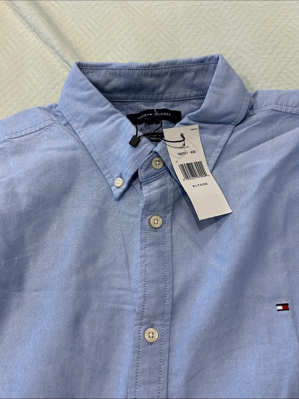 Tommy Hilfiger men’s XL blue button down dress shirt